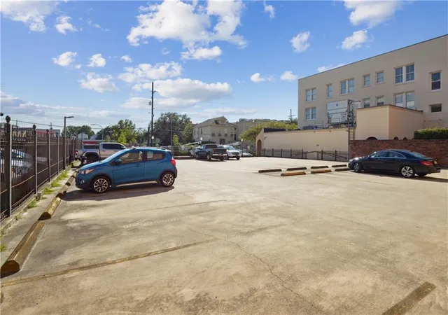 Homes for sale in New Orleans, LA | 1224 St Charles Avenue, New Orleans, LA 70130 | Houzeo