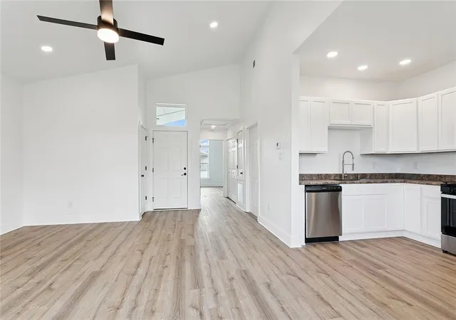 Photo 2 of Single family home for sale at 2812 Live Oak Dr, Gretna, LA 70056 | MLS# 2525145 | Listing updated on 2026-08-27