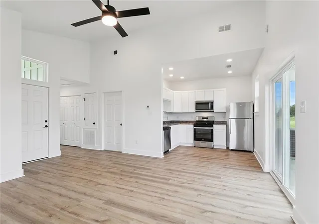 Photo 2 of Single family home for sale at 2812 Live Oak Dr, Gretna, LA 70056 | MLS# 2525145 | Listing updated on 2026-08-27