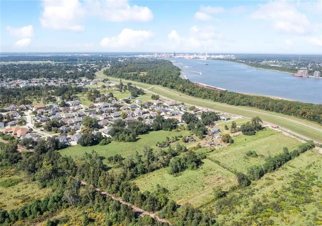 Homes for sale in Hahnville, LA | 14341 River Rd, Hahnville, LA 70057 | MLS# 2526033