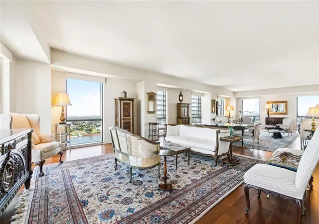 5th image of 2 Canal St #2505, New Orleans, LA 70130 | MLS# 2525896