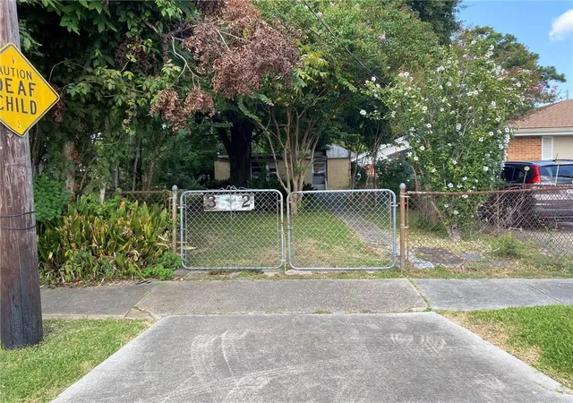 Photo 3 of Single family home for sale at 3522 Delille St, Chalmette, LA 70043 | MLS# 2526504 | Listing updated on 2026-07-13