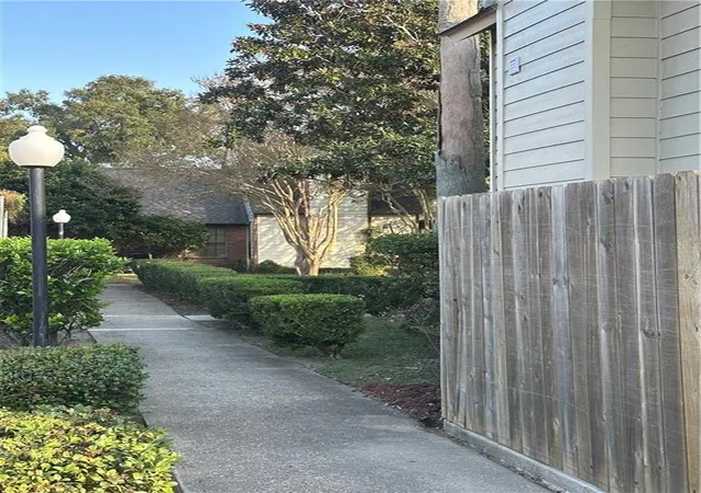 Homes for sale in Kenner, LA | 1500 W Esplanade Drive, Kenner, LA 70065 | Houzeo