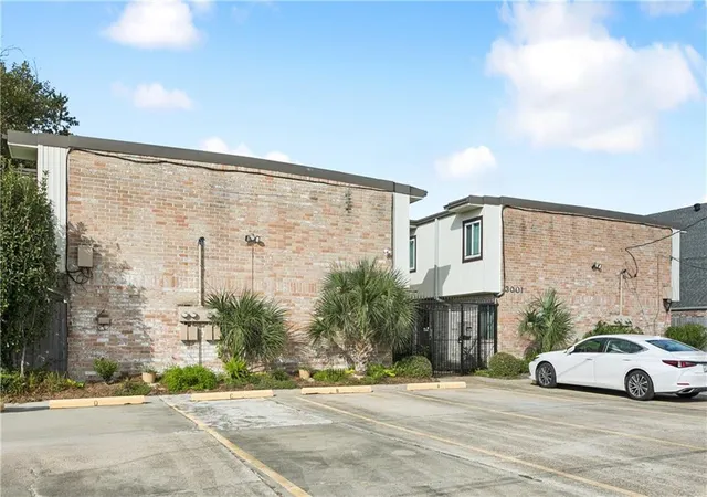 Homes for sale in Metairie, LA | 3005 7th St #C, Metairie, LA 70001 | MLS# 2527133