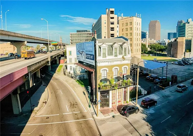 2nd image of 1061 Camp St #E, New Orleans, LA 70130 | MLS# 2527198