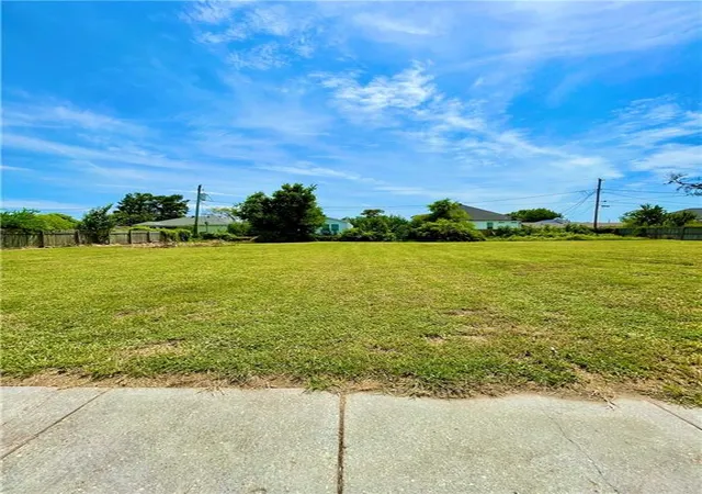 2nd image of 320 Doerr Dr, Arabi, LA 70032 | MLS# 2527344