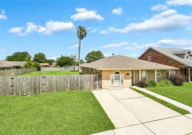 Homes for sale in Chalmette, LA | 3024 Corinne Dr, Chalmette, LA 70043 | MLS# 2528043