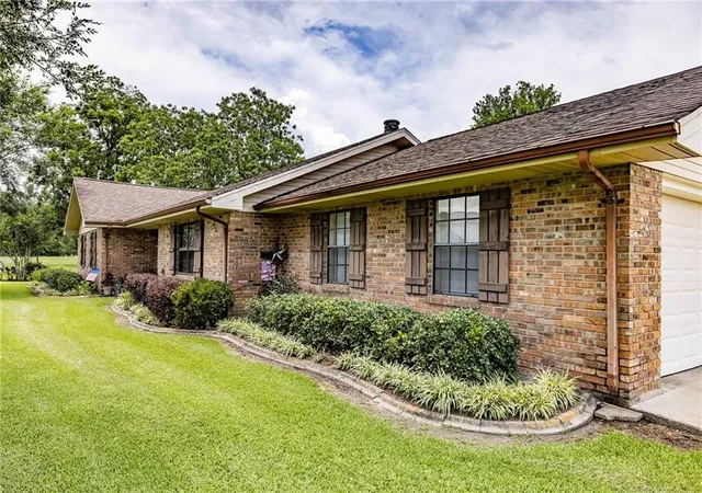 Photo 4 of Single family home for sale at 208 Aline Street Street, Houma, LA 70364 | MLS# 2528958 | Listing updated on 2026-07-29