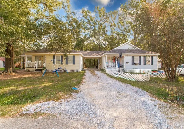 1st image of 40216 Hendrix Ln, Ponchatoula, LA 70454 | MLS# 2529245