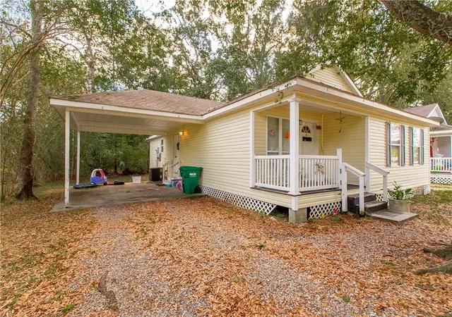 Photo 3 of Multi family home for sale at 40216 Hendrix Ln, Ponchatoula, LA 70454 | MLS# 2529245 | Listing updated on 2026-05-04