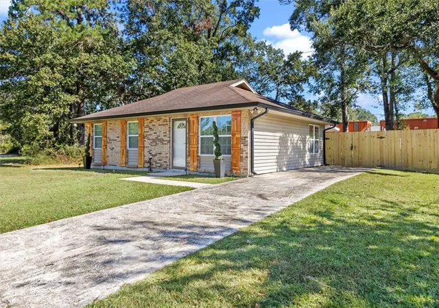 Photo 2 of Single family home for sale at 2904 Camellia Dr, Slidell, LA 70458 | MLS# 2522971 | Listing updated on 2026-05-01
