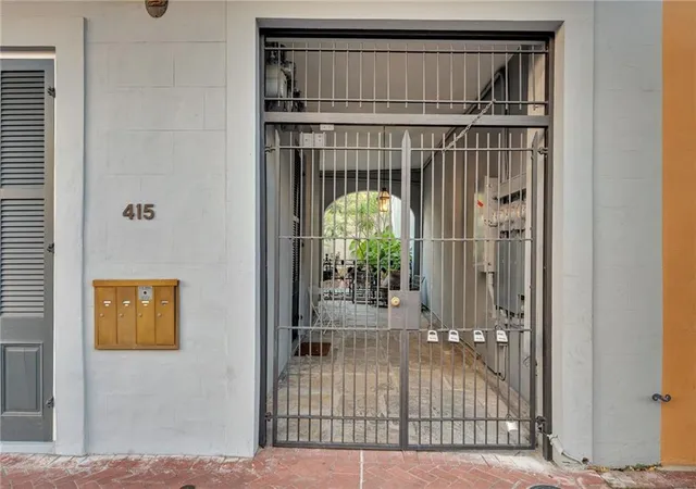 2nd image of 415 Burgundy St #2A, New Orleans, LA 70112 | MLS# 2527630