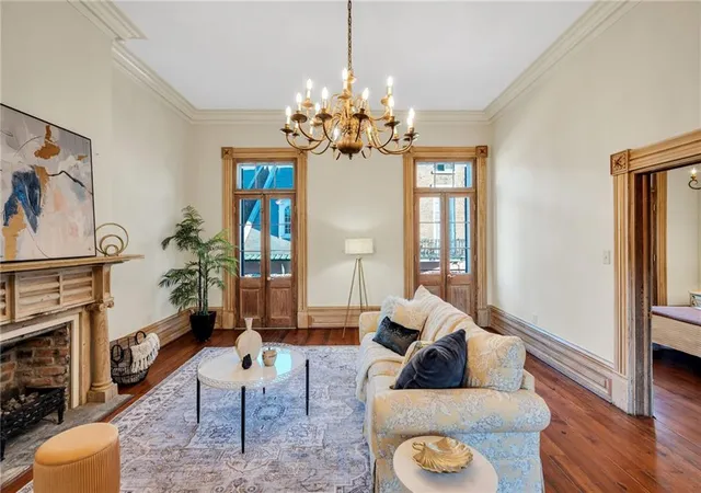 4th image of 415 Burgundy St, New Orleans, LA 70112