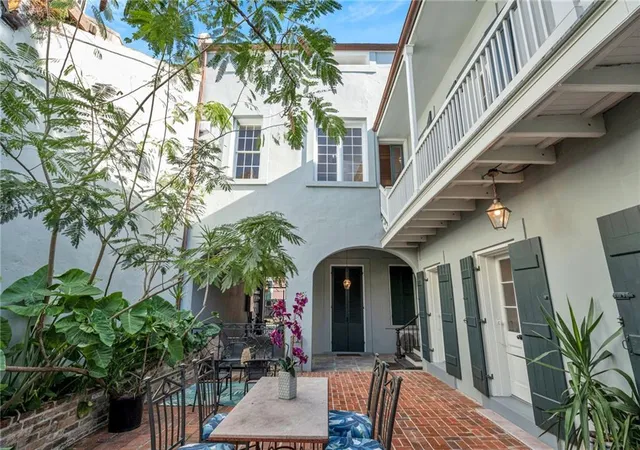 2nd image of 415 Burgundy St #1B, New Orleans, LA 70112 | MLS# 2526898