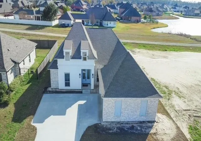 Homes for sale in Luling, LA | 225 Cove Pointe Dr, Luling, LA 70070 | MLS# 2529981