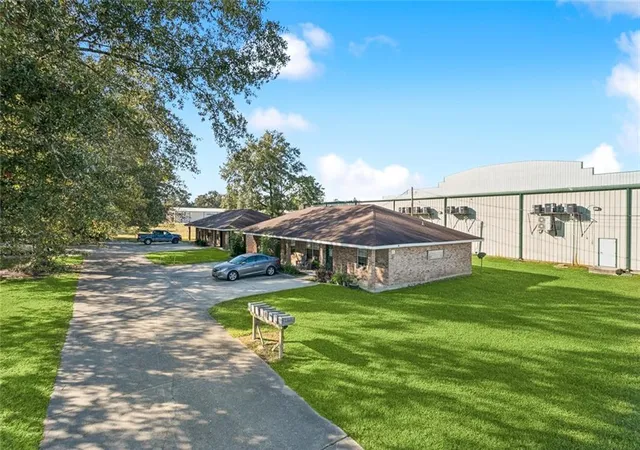Photo 2 of House for sale at 14106 W Clb Deluxe Rd, Hammond, LA 70403 | MLS# 2529124 | Listing updated on 2026-07-29