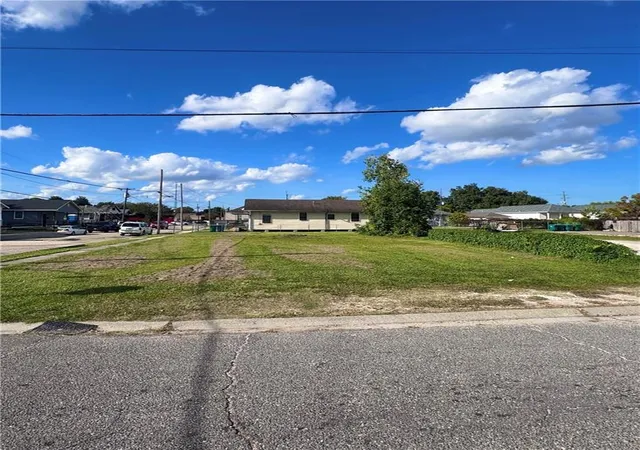 2nd image of 961 12th St, Gretna, LA 70053 | MLS# 2530536
