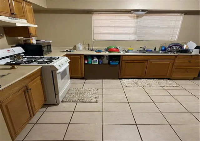 Listing Photo 4 - Condo for sale in building located at 7110 12 Boston Dr, New Orleans, LA 70127
