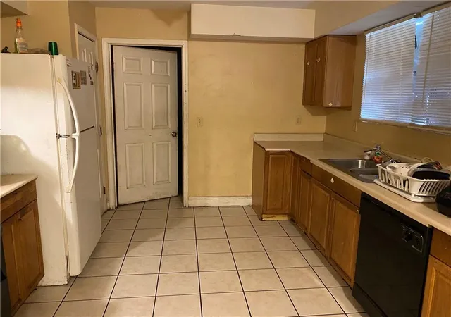 Listing Photo 5 - Condo for sale in building located at 7110 12 Boston Dr, New Orleans, LA 70127