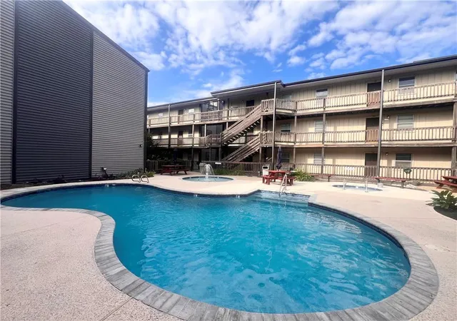 Homes for sale in Metairie, LA | 2301 Edenborn Avenue, Metairie, LA 70001 | Houzeo
