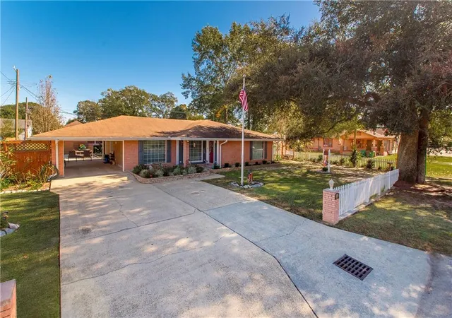 Homes for sale in Bogalusa, LA | 826 Avenue E Avenue, Bogalusa, LA 70427 | MLS# 2528578