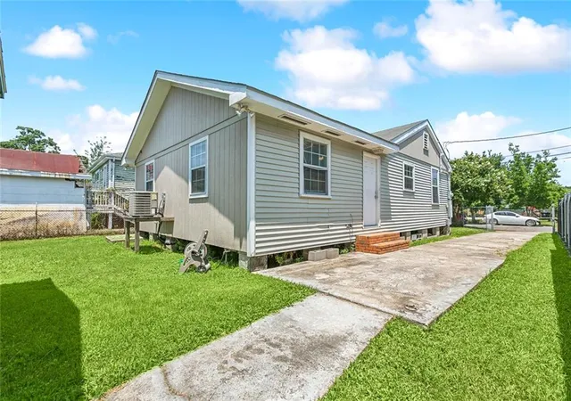 Homes for sale in New Orleans, LA | 5712 Wildair Dr, New Orleans, LA 70122 | MLS# 2531601