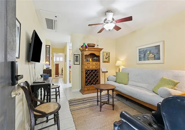 4th image of 1921 Prytania St, New Orleans, LA 70130