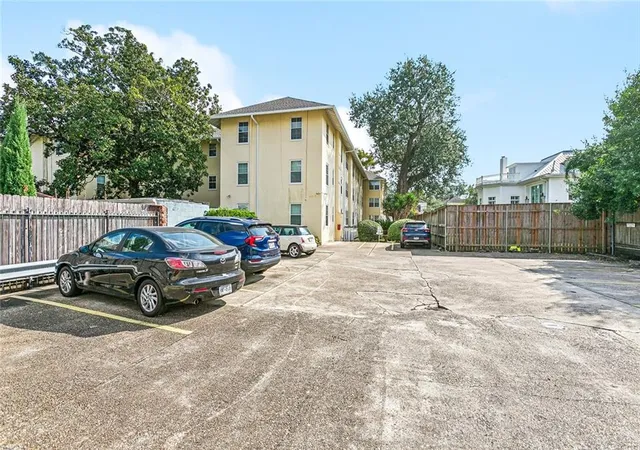 Listing Photo 2 - Condo for sale in building located at 7444Th St Charles Ave, New Orleans, LA 70118 - Unit #204