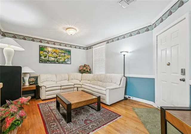 Listing Photo 5 - Condo for sale in building located at 7444Th St Charles Ave, New Orleans, LA 70118 - Unit #204
