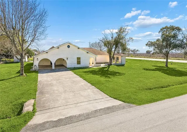 Homes for sale in Des Allemands, LA | 102 Pleasant Valley Dr, Des Allemands, LA 70030 | MLS# 2532132