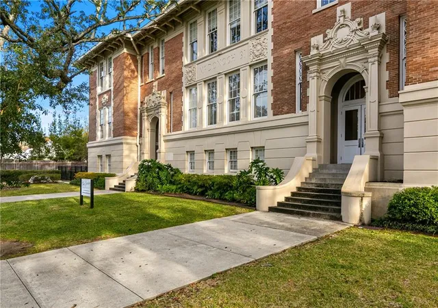 1st image of 800 N Rendon St, New Orleans, LA 70119