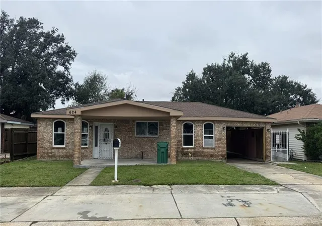 Photo 1 of Single family home for sale at 624 Willowbrook Dr, Gretna, LA 70056 | MLS# 2533195 | Listing updated on 2026-01-06