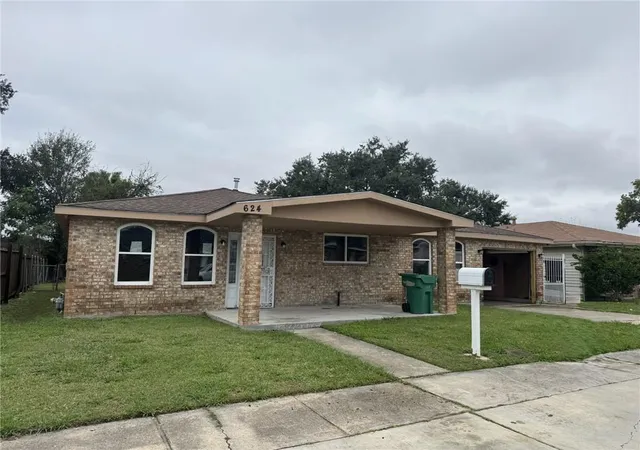 Photo 2 of Single family home for sale at 624 Willowbrook Dr, Gretna, LA 70056 | MLS# 2533195 | Listing updated on 2026-01-06