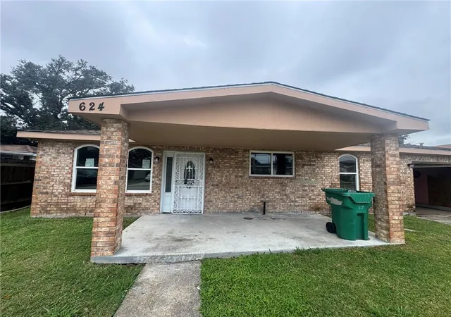 Photo 3 of Single family home for sale at 624 Willowbrook Dr, Gretna, LA 70056 | MLS# 2533195 | Listing updated on 2026-01-06