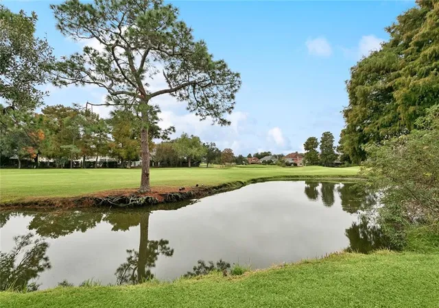 Homes for sale in Kenner, LA | 81 Chateau Mouton Dr, Kenner, LA 70065 | MLS# 2533325