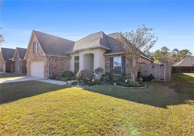 Homes for sale in Ponchatoula, LA | 42155 Broderick Ave, Ponchatoula, LA 70454 | MLS# 2532652