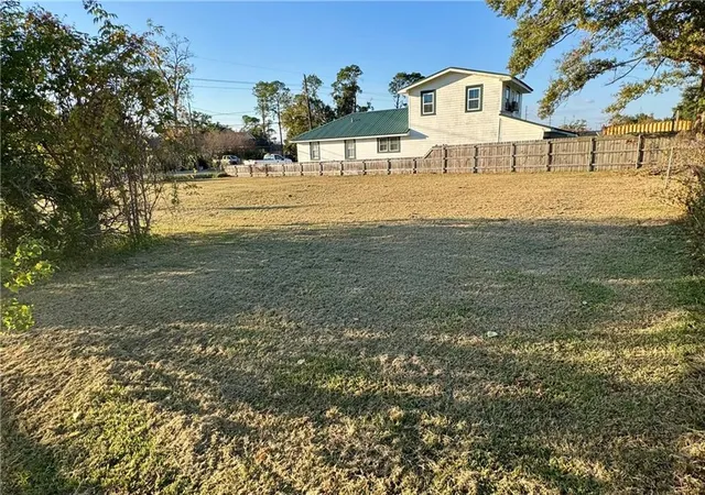 Homes for sale in Hahnville, LA | 15586 River Rd, Hahnville, LA 70057 | MLS# 2531521