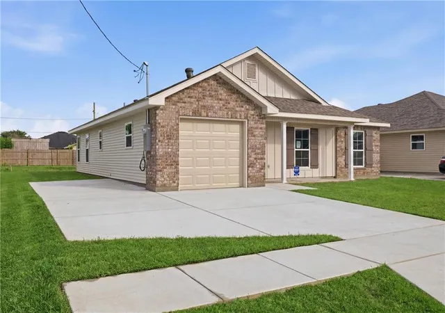 Homes for sale in Waggaman, LA | 501 Helis Dr, Waggaman, LA 70094 | MLS# 2534163