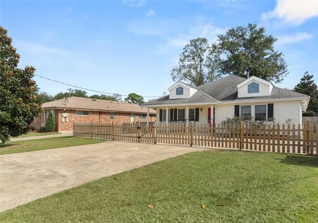 Photo 2 of Single family home for sale at 307 Shrewsbury Rd, New Orleans, LA 70121 | MLS# 2534306 | Listing updated on 2026-05-29