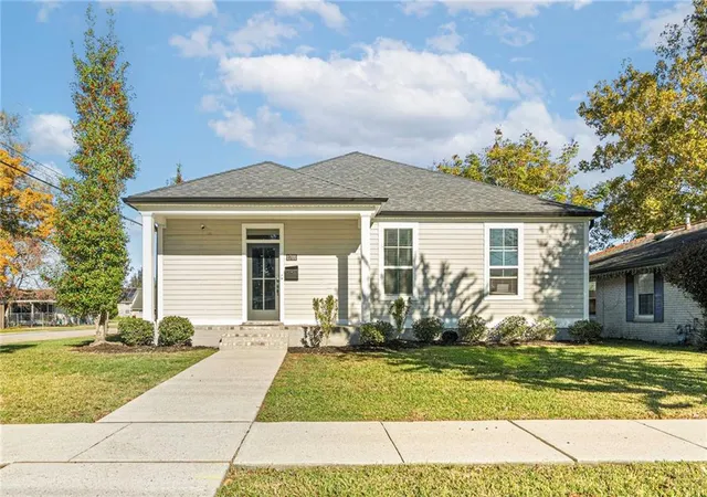 2nd image of 1701 Thomas St, Gretna, LA 70053 | MLS# 2534509