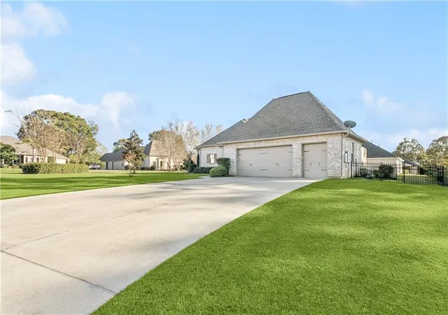 2nd image of 924 Great Southern Dr, Abita Springs, LA 70420 | MLS# 2534714