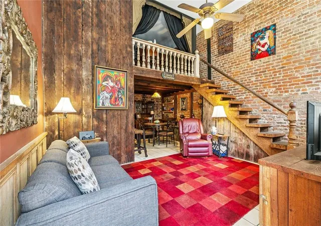 4th image of 933 Chartres St, New Orleans, LA 70129