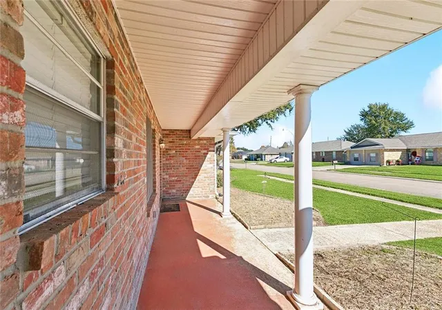 Homes for sale in La Place, LA | 2165 Colonial Dr, La Place, LA 70068 | MLS# 2535150