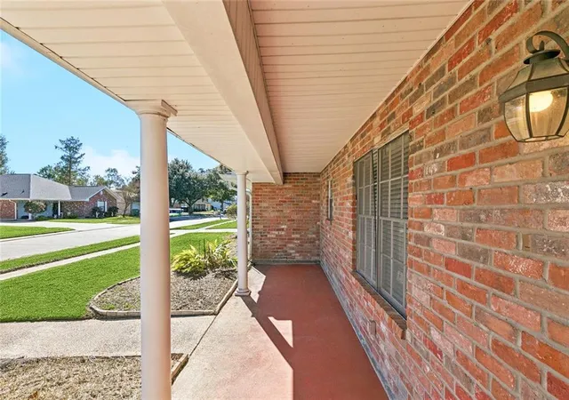 Homes for sale in La Place, LA | 2165 Colonial Dr, La Place, LA 70068 | MLS# 2535150