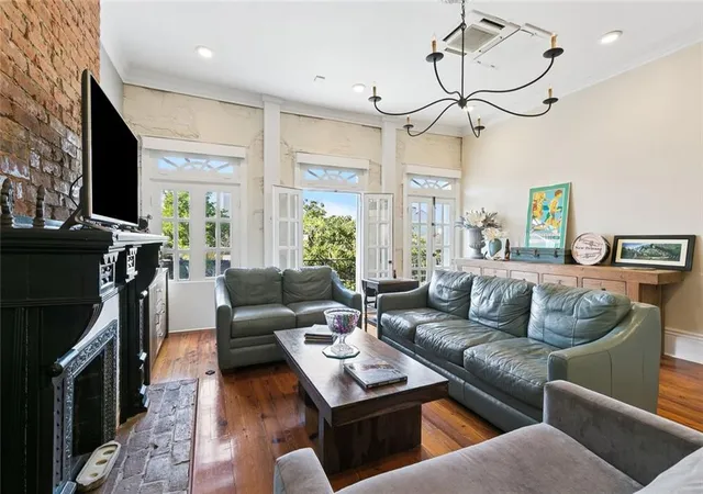 3rd image of 627 Ursulines St, New Orleans, LA 70116