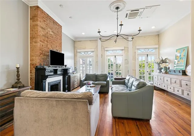 4th image of 627 Ursulines St, New Orleans, LA 70116