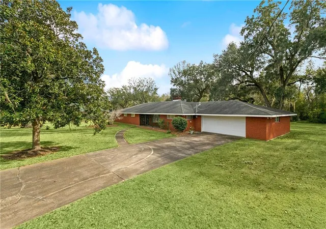 1st image of 2524 Crestwood Rd, Marrero, LA 70072 | MLS# 2535949