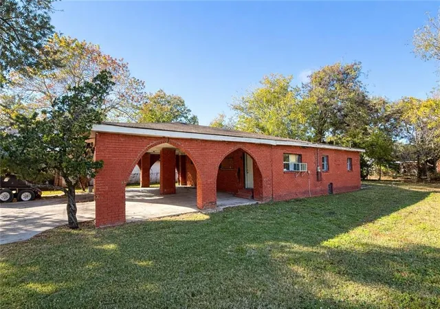 Homes for sale in Gretna, LA | 500 Solon St, Gretna, LA 70053 | MLS# 2534349