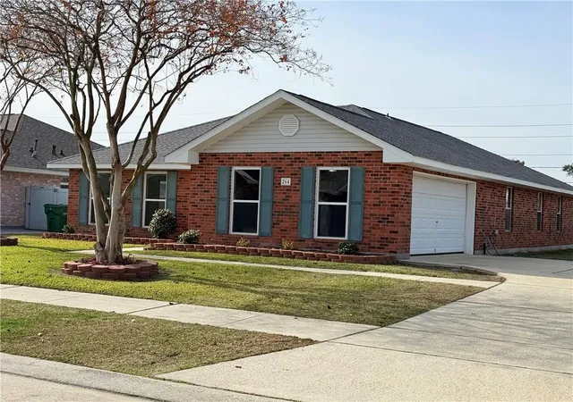 Homes for sale in La Place, LA | 264 Oak Point Dr, La Place, LA 70068 | MLS# 2536450