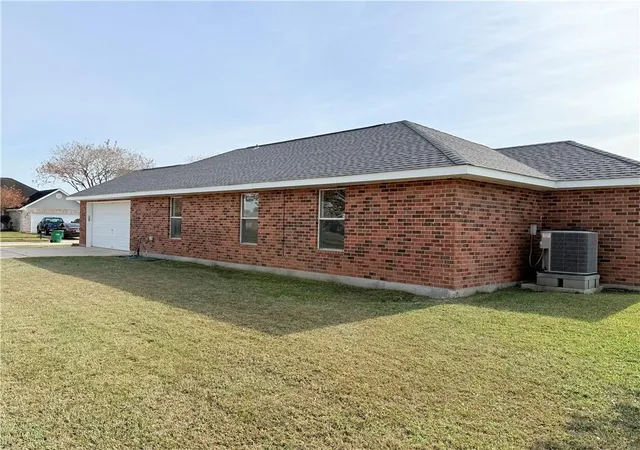 Homes for sale in La Place, LA | 264 Oak Point Dr, La Place, LA 70068 | MLS# 2536450